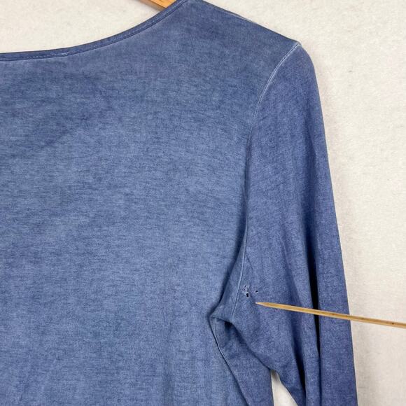 Fleur De Lis Women's Scoop Neck Long Roll Sleeve Distressed Blue Medium - Picture 9 of 9
